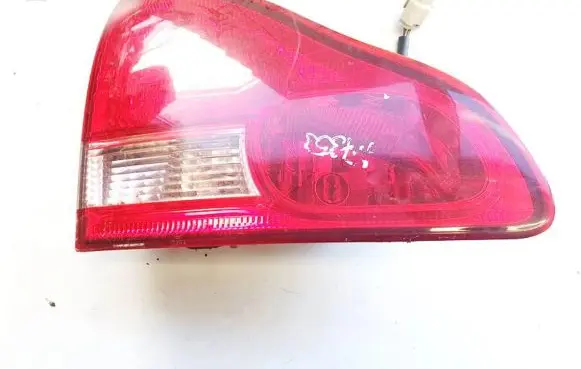 Toyota Avensis Verso Tailgate rear/tail lights