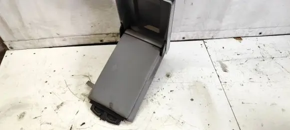 Volkswagen Jetta V Rear seat armrest 1k5885205