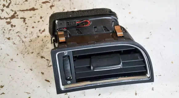 Skoda Superb B6 (3T) Dashboard side air vent grill/cover trim 3T0819702 1461147 W12001