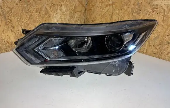 Nissan Qashqai Headlight/headlamp 10019009 C00297