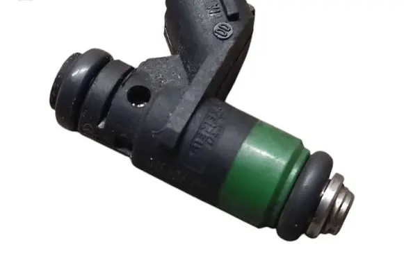 Skoda Fabia Mk2 (5J) Fuel injector 03E906031