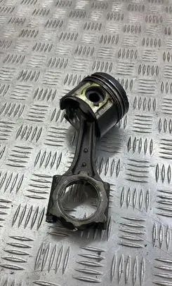 Opel Astra H Piston with connecting rod
