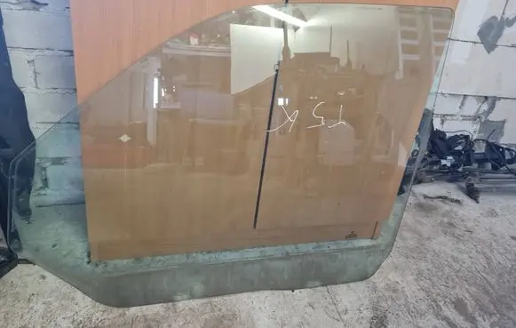Volkswagen Transporter - Caravelle T5 Front door window/glass (coupe) 43R001100