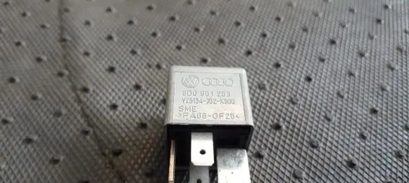 Audi A4 S4 B7 8E 8H Other relay 8D0951253 V23134-J52-X300