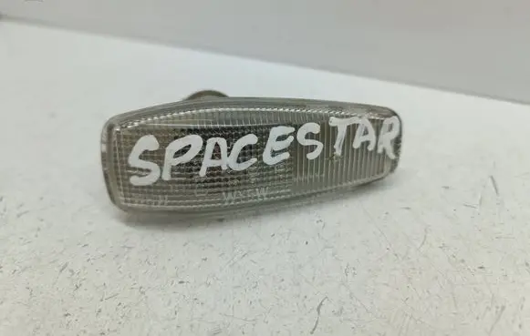 Front fender indicator light