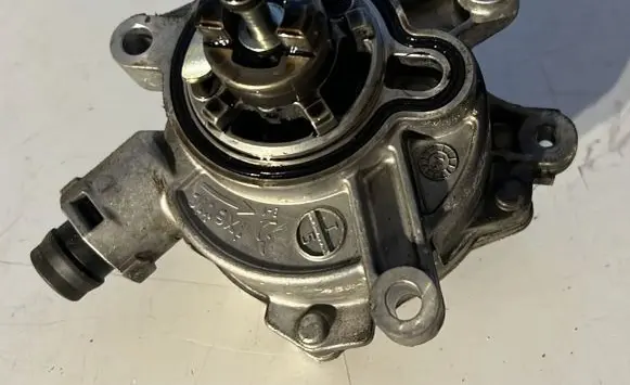 Volvo V60 Vacuum pump 31375107