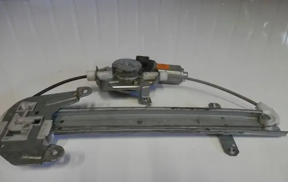 Nissan X-Trail T30 Rear door manual window regulator 8073189913T30