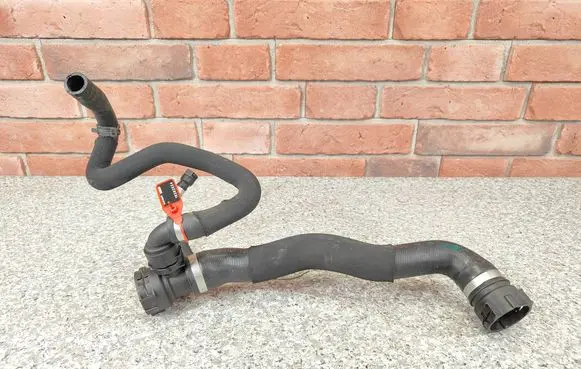 BMW 5 F10 F11 Engine coolant pipe/hose 8513603