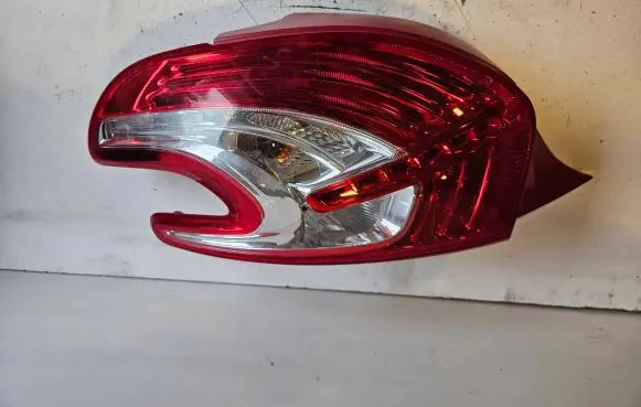 Peugeot 208 Rear/tail lights 9672628280