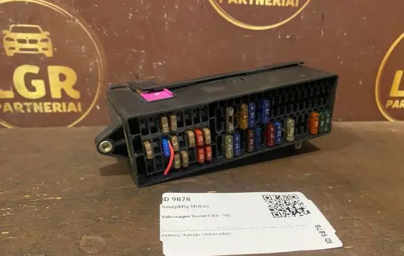 Volkswagen Touran I Fuse module