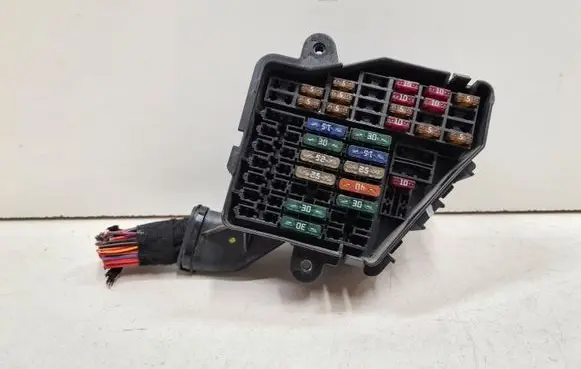 Audi A6 S6 C6 4F Fuse module 8D1941824 0446525185