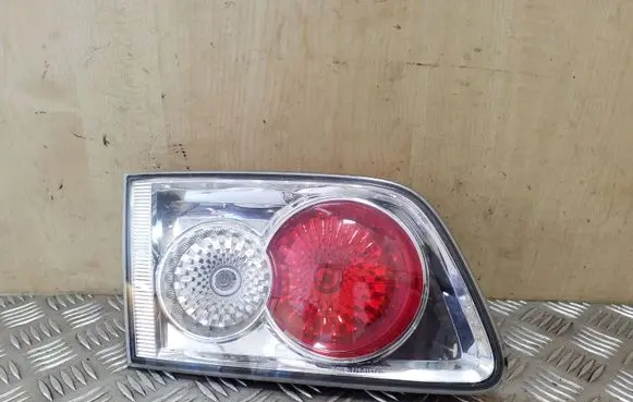Tailgate rear/tail lights