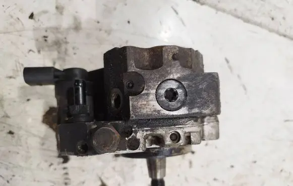 BMW X3 E83 Fuel injection high pressure pump 0445010045 7788670