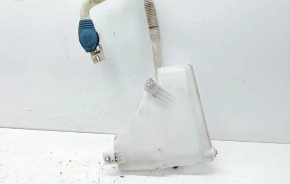 Volkswagen Touareg II Windshield washer fluid reservoir/tank 7P6955463