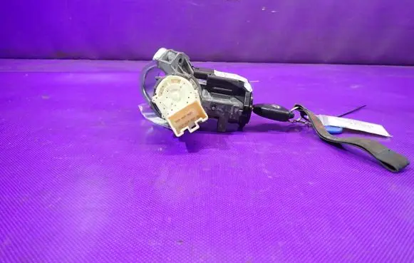 Toyota Yaris Ignition lock 450200D04