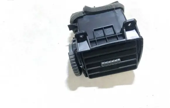 Nissan X-Trail T30 Dash center air vent grill 68761eq000