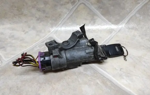 Audi A4 S4 B5 8D Ignition lock 4B0905851C