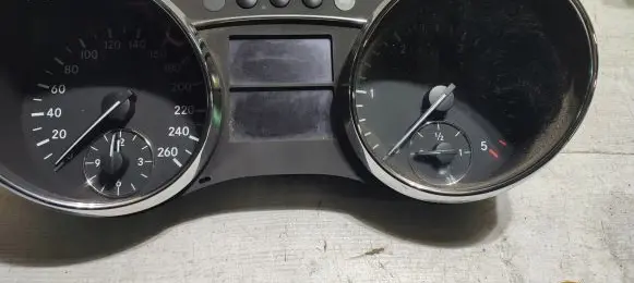 Mercedes-Benz R W251 Speedometer (instrument cluster) A2514405047