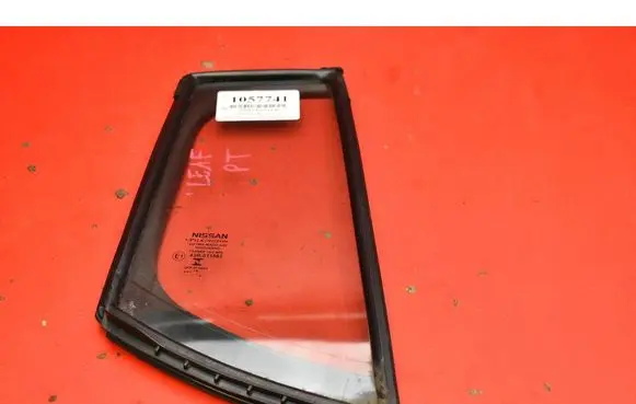Nissan Leaf I (ZE0) Rear door window glass 