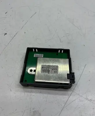 Mercedes-Benz A W169 Aerial antenna amplifier A1698200475 50110009 06170442307D