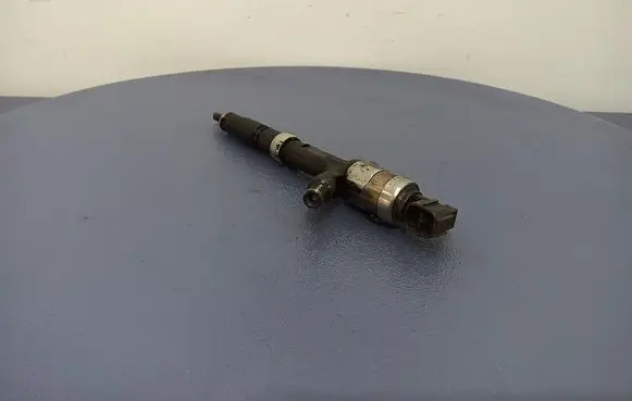 Toyota Corolla Verso E121 Fuel injector 2367027020