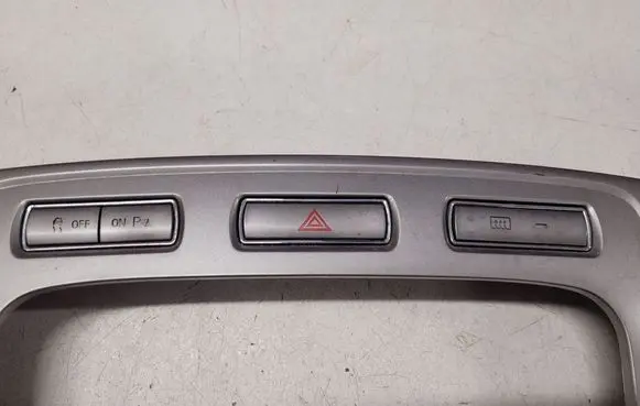 Ford Mondeo MK IV Radio/GPS head unit trim 7S7118522 W10504