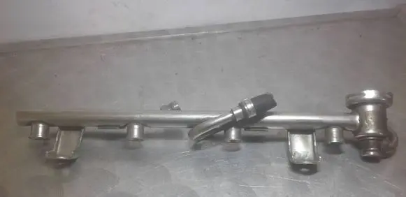 Volkswagen PASSAT B5 Fuel main line pipe 05B133681B