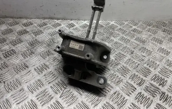 Volkswagen Golf VII Engine mount bracket 5Q0199262DF