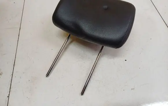 Chevrolet Captiva Front seat headrest 