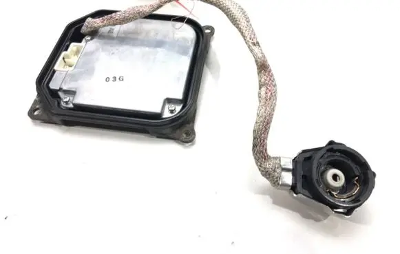 Toyota Avensis T270 Voltage converter/converter module 85967-51051