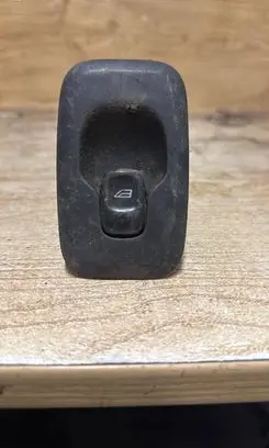 Volvo V70 Electric window control switch 8685288