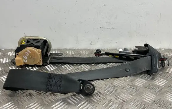 Hyundai i30 Front seatbelt 045445