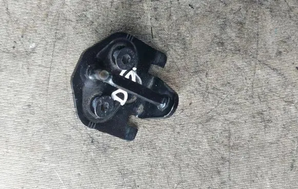 Ford S-MAX Rear door lock loop/hook striker 6G91R21982FD 153L