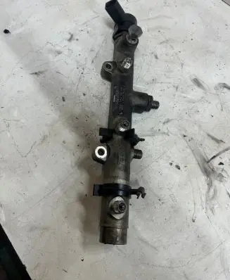Volkswagen Touareg I Fuel main line pipe 059130090J F00R001823