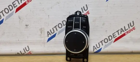 Head unit multimedia control