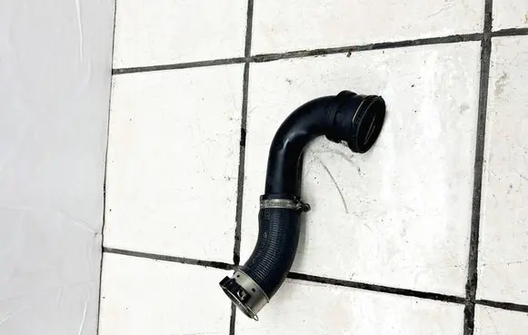 Land Rover Evoque I Intercooler hose/pipe HJ326C646 GJ326C715