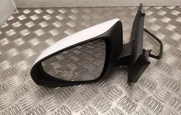 Toyota Yaris Front door electric wing mirror E8025614