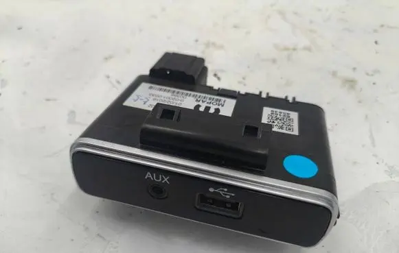 Fiat 500X USB socket connector 735631402 0020010033 3270
