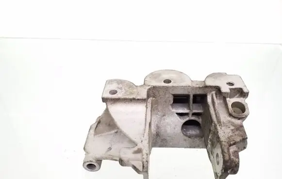 Volkswagen Transporter - Caravelle T5 Engine mounting bracket 070199343B
