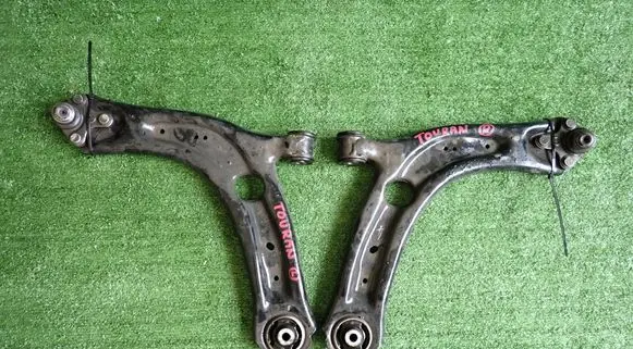 Volkswagen Touran III Front lower control arm/wishbone 