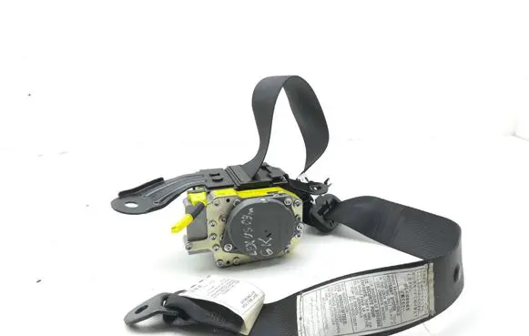 Lexus IS 220D-250-350 Rear seatbelt 1040298 7337333030
