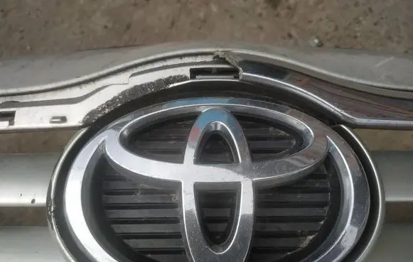 Toyota Avensis T250 Manufacturer badge logo/emblem