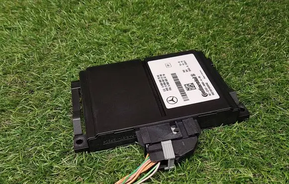 Mercedes-Benz E C207 W207 Blind spot module A0009007504 A0999012100 A0009024719