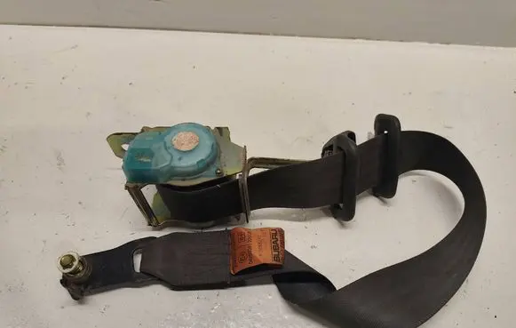 Subaru Impreza I Front seatbelt 535622202