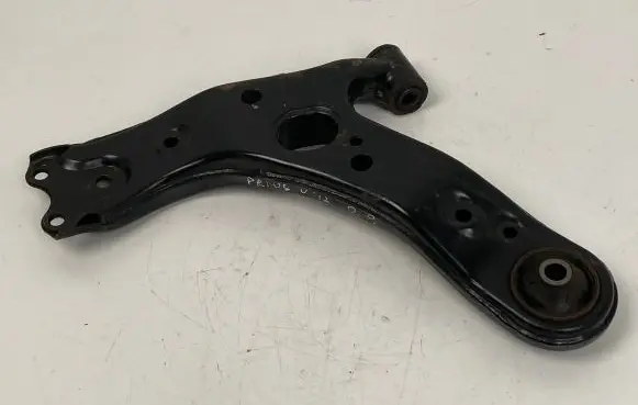 Toyota Prius+ (ZVW40) Front lower control arm/wishbone