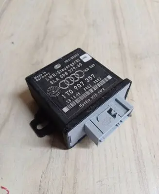 Skoda Octavia Mk2 (1Z) Light module LCM 1T0907357 5LA00837960 H04S0003