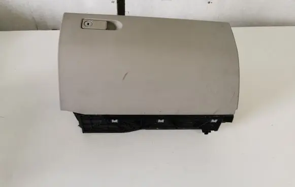 Mercedes-Benz E W212 Glove box