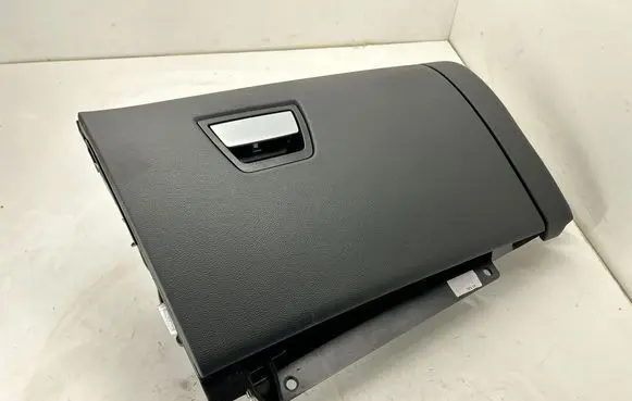Maserati Ghibli Glove box set 670010941 670016878
