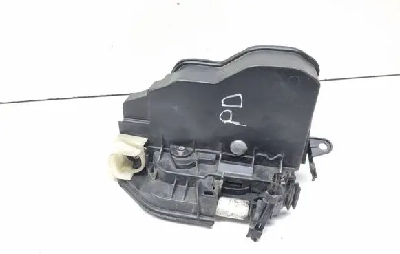 BMW X1 E84 Front door lock 7202144