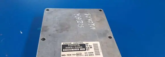 Toyota Yaris Engine control unit/module 8966152065 2110007215